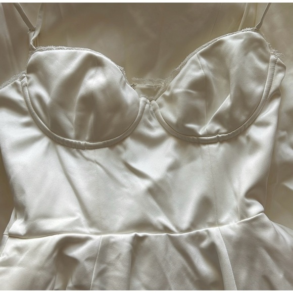 HOUSE OF CB Mademoiselle dress - Picture 4 of 4